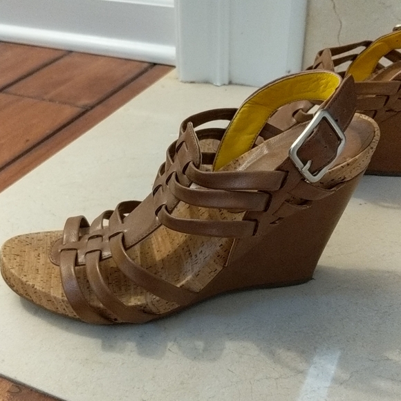 BCBG woman's shoes - Picture 2 of 3